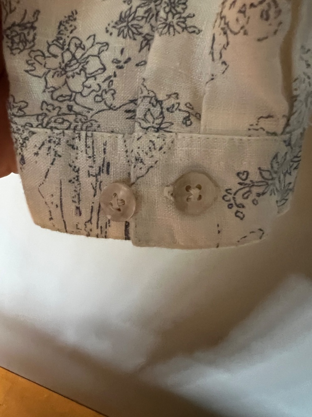 L.L.Bean 100% linen long-sleeve button-down shirt in a Regular Women Large - Picture 6 of 6